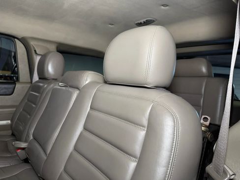 Used 2004 HUMMER H2 w/ Preferred Equipment Group AWD/4WD image 27