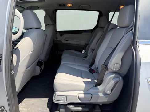 Used 2023 Honda Odyssey EX-L image 11