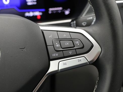 Used 2022 Volkswagen Tiguan SE w/ Panoramic Sunroof Package image 21