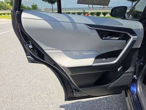 Used 2019 Toyota RAV4 XLE FWD image 13