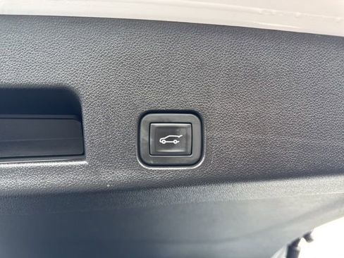 Certified 2026 Chevrolet Traverse LT AWD/4WD image 12