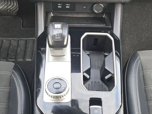 Used 2025 Mitsubishi Outlander SE image 21