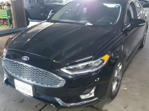 Used 2019 Ford Fusion Titanium FWD image 1