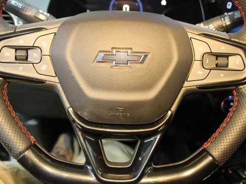 Used 2025 Chevrolet Trax RS w/ Sunroof Package image 18