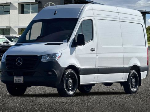 Used 2025 Mercedes-Benz Sprinter 2500 image 8