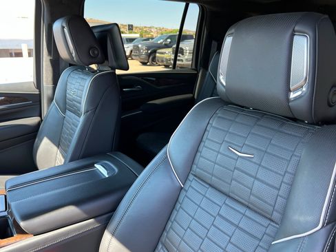 Used 2024 Cadillac Escalade ESV Premium Luxury Platinum AWD/4WD image 17