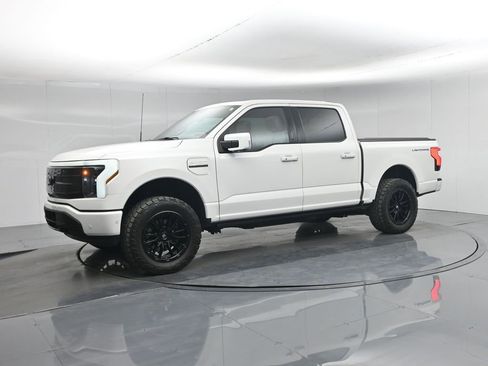 Used 2023 Ford F150 Lightning Platinum image 30