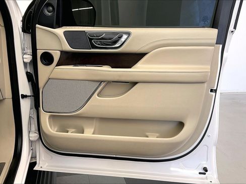 Used 2018 Lincoln Navigator Reserve w/ Technology Package AWD/4WD image 26