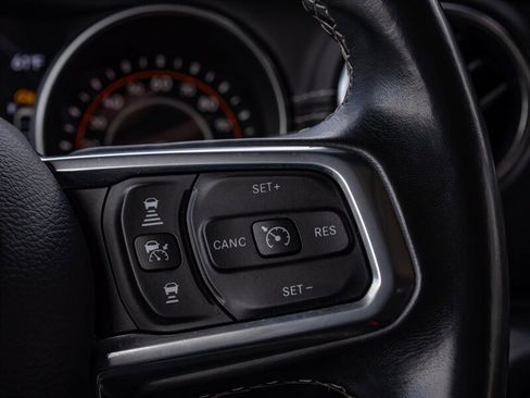 Used 2020 Jeep Gladiator Overland image 15