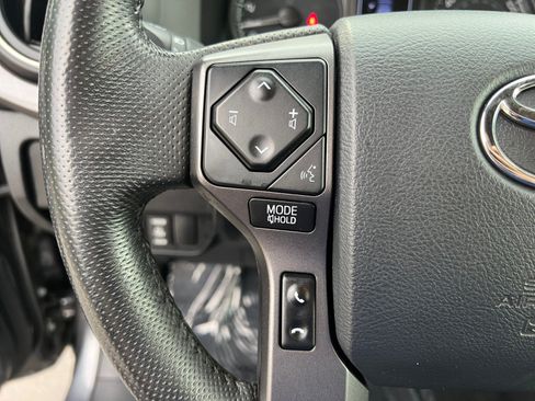 Used 2020 Toyota Tacoma TRD Off-Road AWD/4WD image 14