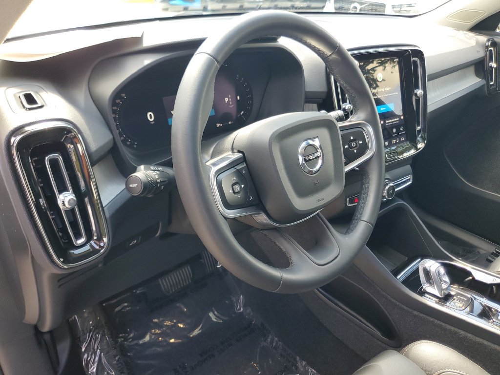 Certified 2024 Volvo XC40 B5 Plus AWD/4WD image 17