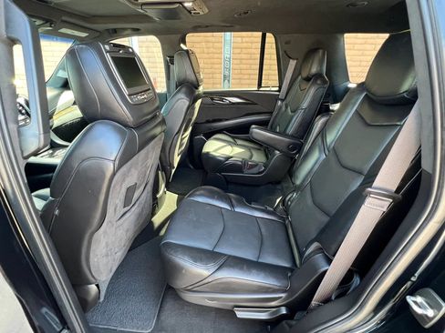Used 2016 Cadillac Escalade Platinum AWD/4WD image 18