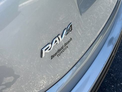 Used 2018 Toyota RAV4 LE FWD image 14