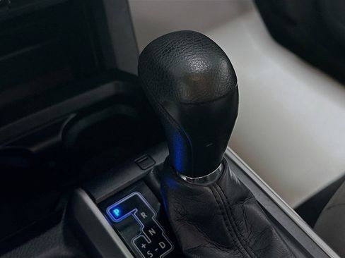 Used 2020 Toyota Tacoma SR5 AWD/4WD image 17