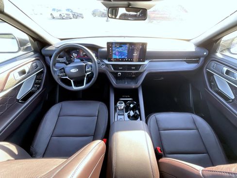 Used 2025 Ford Explorer Platinum w/ LUX Leather Package AWD/4WD image 15