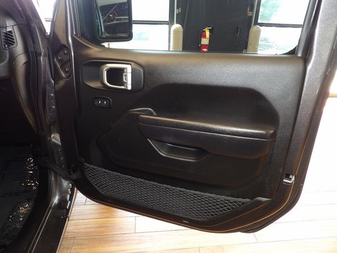 Used 2024 Jeep Wrangler Unlimited Sport AWD/4WD image 12