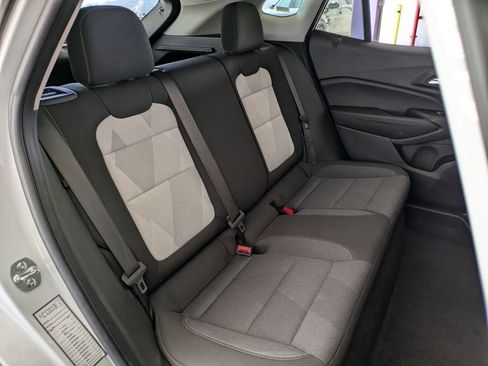 Used 2025 Chevrolet Trax LS FWD image 27