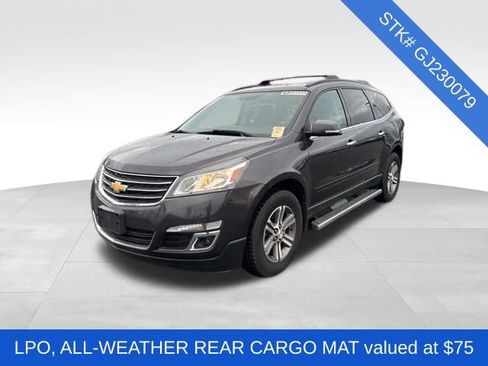 Used 2016 Chevrolet Traverse LT w/ Traveler's Package image 3