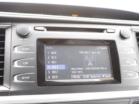 Used 2016 Toyota Highlander LE image 24