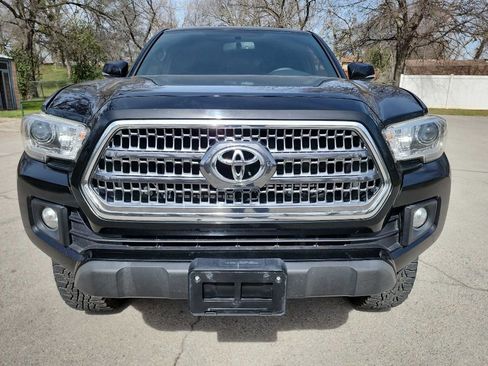 Used 2017 Toyota Tacoma TRD Off-Road AWD/4WD image 2