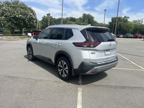 Certified 2022 Nissan Rogue SV w/ SV Premium Package FWD image 7