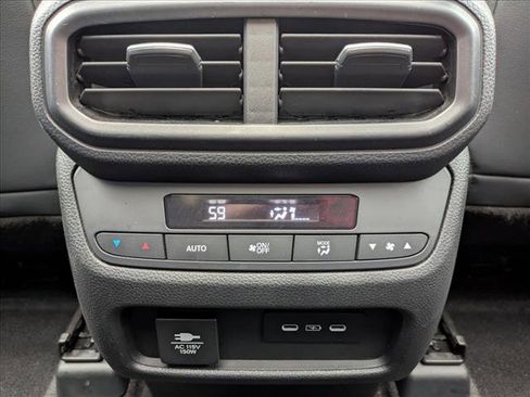 Used 2025 Honda Pilot TrailSport image 17