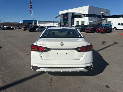 Used 2025 Nissan Altima 2.5 SV FWD image 4