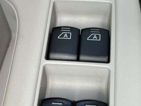 Used 2012 Nissan Quest SL w/ Bose Pkg FWD image 24