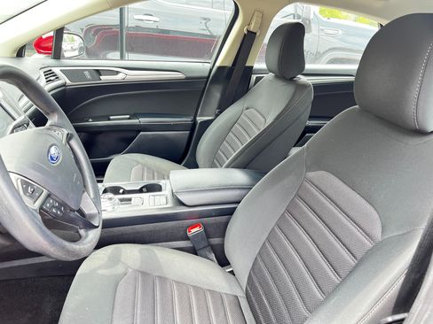 Used 2020 Ford Fusion SE FWD image 9