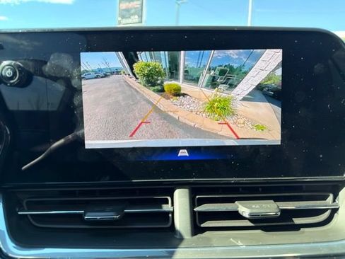 Used 2025 Chevrolet Trax RS w/ Sunroof Package FWD image 25
