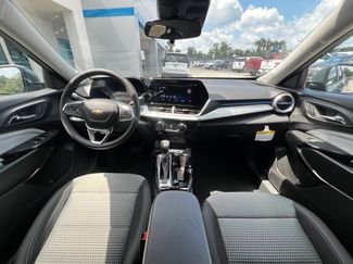 New 2026 Chevrolet Trax LT w/ LT Convenience Package FWD video 2