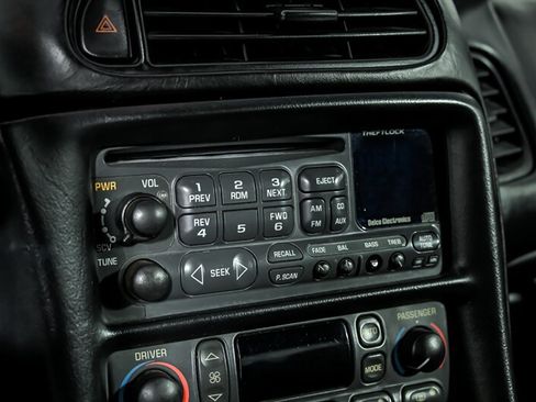Used 2001 Chevrolet Corvette Z06 w/ Memory Pkg RWD image 21