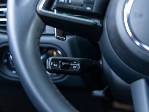 Certified 2025 Porsche Macan image 31