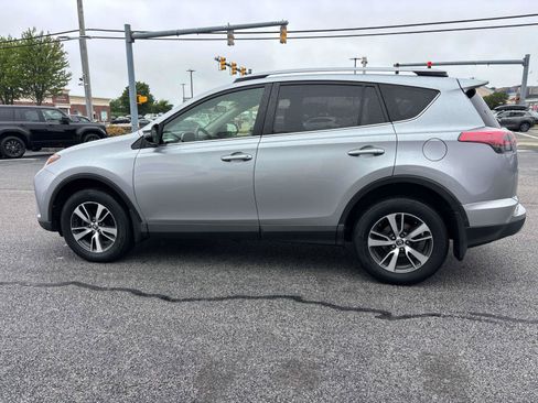 Used 2018 Toyota RAV4 XLE AWD/4WD image 6