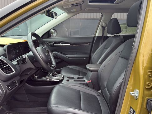 Used 2024 Kia Seltos SX w/ SX Sunroof Package AWD/4WD image 9
