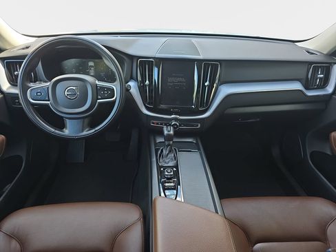 Used 2020 Volvo XC60 T5 Momentum w/ Protection Package Premier AWD/4WD image 9