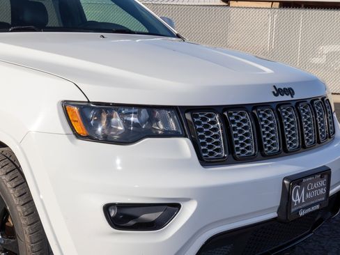 Used 2020 Jeep Grand Cherokee Altitude image 29