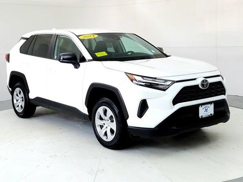 Used 2024 Toyota RAV4 LE AWD/4WD image 7