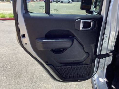 Used 2023 Jeep Gladiator Willys image 26