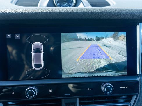 Used 2022 Porsche Macan image 19