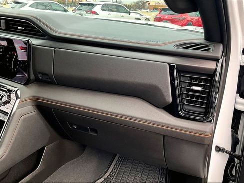 Used 2023 GMC Sierra 1500 AT4 w/ Technology Package image 19