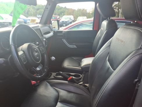 Used 2017 Jeep Wrangler Sahara w/ Dual Top Group AWD/4WD image 7