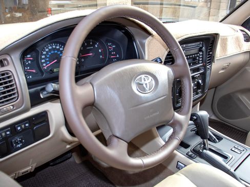 Used 2001 Toyota Land Cruiser image 18