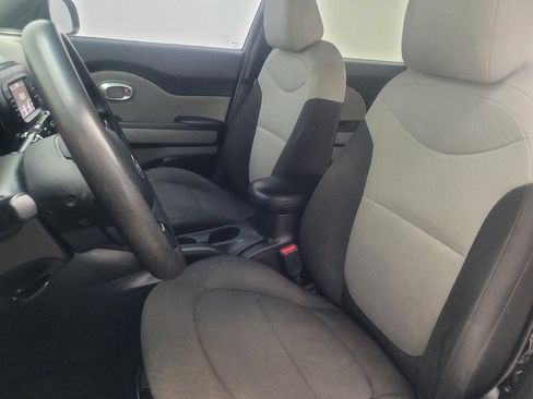 Used 2017 Kia Soul FWD image 17