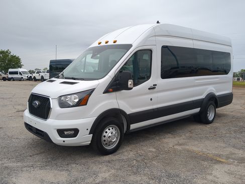 Certified 2025 Ford Transit 350 XLT RWD image 6
