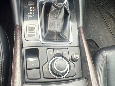 Used 2017 MAZDA MAZDA3 Touring w/ Popular Equipment Package image 18