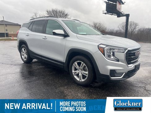 Used 2022 GMC Terrain SLE w/ Driver Convenience Package image 1
