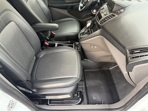 Used 2022 Ford Transit Connect XL image 5