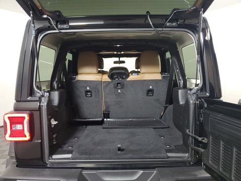 Used 2020 Jeep Wrangler Unlimited Rubicon w/ Safety Group AWD/4WD image 8
