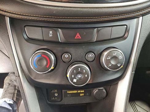Used 2019 Chevrolet Trax LT AWD/4WD image 23